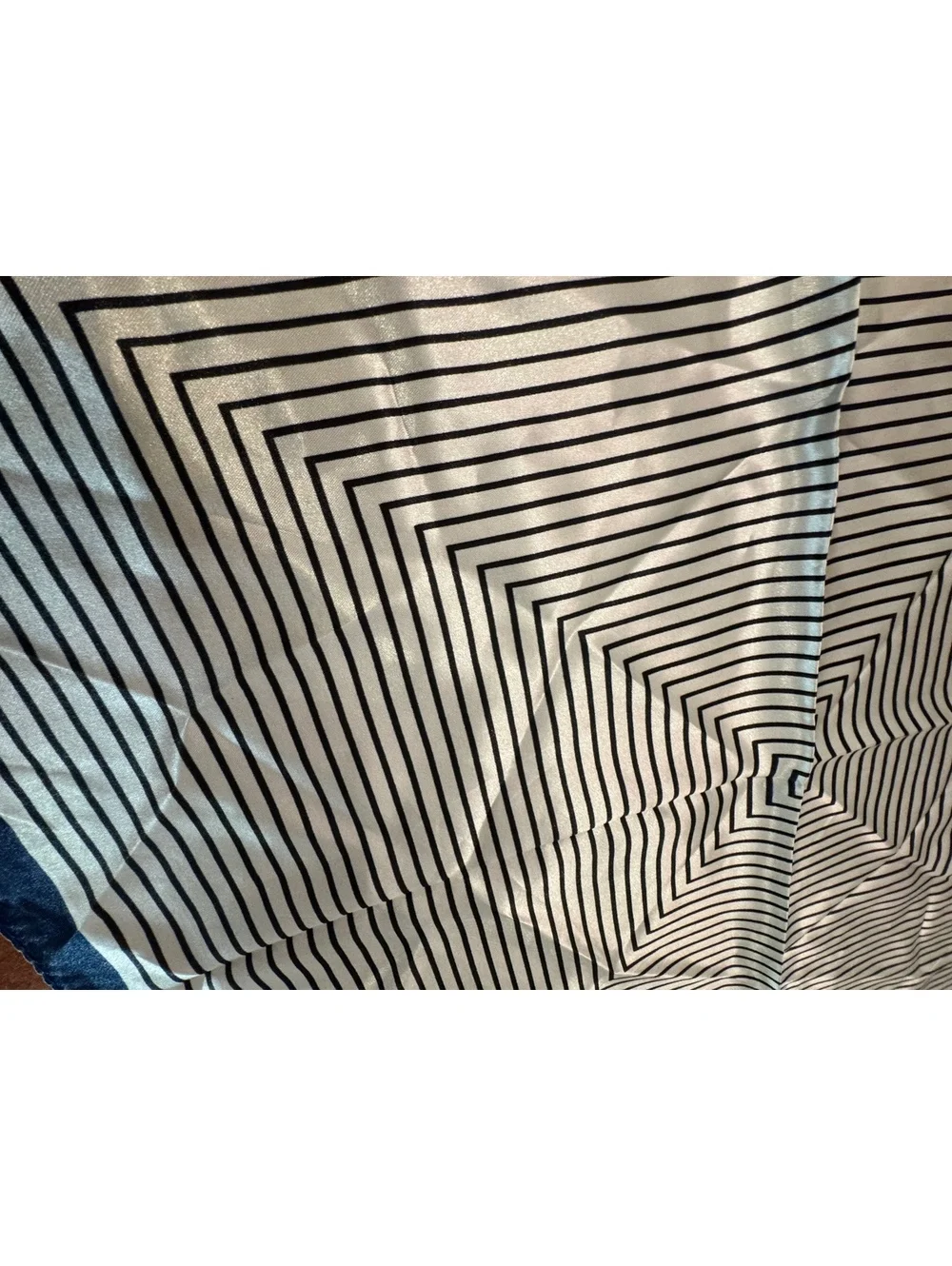 Square Scarf with Geometric Stripe Pattern in Navy and White 327
